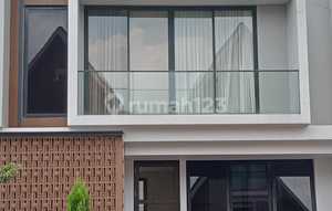 Disewakan Cepat Rumah Bergaya Minimalis 2 Lantai Summarecon Bogor