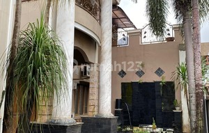 Two-Story House on Batang Wahidin, City Center, Strategic Location, L-Shape.