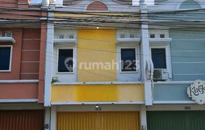 For Rent: Cheap, Nice, Ready-to-Use Shop House in Solo Baru Shopping Center, Spacious Parking Area.