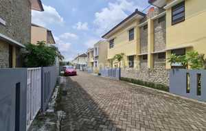 For Rent: Nice, Clean, Comfortable, Ready-to-Use House in Colomadu Solo Housing, Quiet and Green Environment.