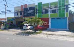 For Rent: Nice 2-Story Strategic Shop House Near Solo Baru.