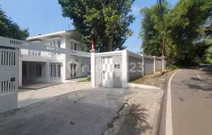 Villa Modern Puncak Cipanas Deket Taman Bunga Nusantara