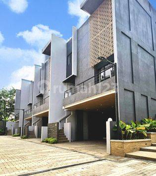 Luxe Court Permata Hijau