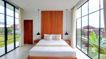 Gambar 3 Freehold - Luxurious Oasis in Canggu 5-Bedroom Villa with Rooftop Terrace and Pool