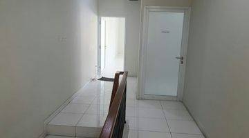 Gambar 2 Disewakan Ruko di Tanjung Duren, Jalan Raya, Lt. 70m2, Lb.4x15 + 80m2, 3 Lantai, Jakarta Barat