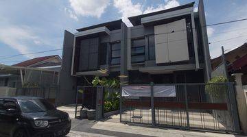 tampak depan rumah baru mewah siap huni