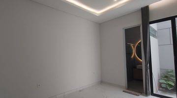 kamar tidur rumah baru mewah siap huni