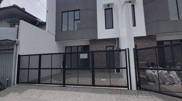 tampak depan dijual rumah baru siap huni