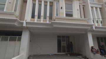 tampak depan rumah baru siap huni di