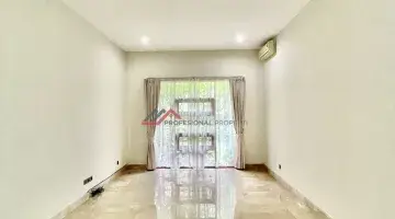 Gambar 4 Dijual rumah dalam Town House di Kemang