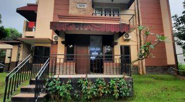 tampak depan rumah 2 lantai sevilla bsd