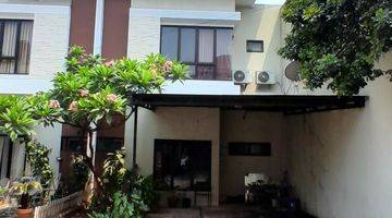 tampak depan rumah apik siap huni ciputat