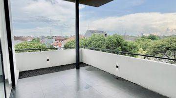 Gambar 5 Rumah Citraland Industrial Tropical Mewah Rooftop Patio 3 Lantai