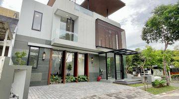 Gambar 1 Rumah Citraland Industrial Tropical Mewah Rooftop Patio 3 Lantai