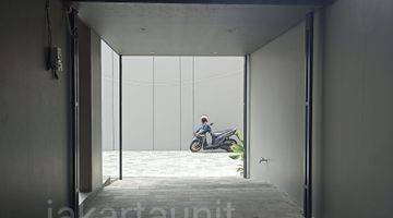 garasi/carport rumah mewah scandinavia di cipete