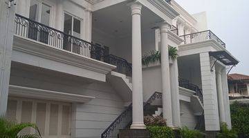 tampak depan rumah mewah super eksklusif private