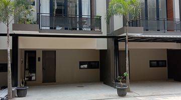 tampak depan rumah modern 3 lantai di