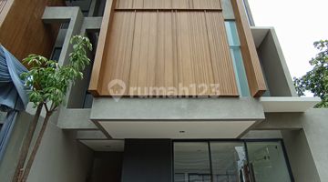 tampak depan rumah eksklusif pavorit di jaksel