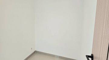 Gambar 3 Rumah  3 Lantai Bagus Unfurnished Dekat Pintu Tol Bintaro