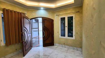 Gambar 4 Jual Rumah Bagus 3 Lantai di Serpong Utara Tangerang Selatan R W