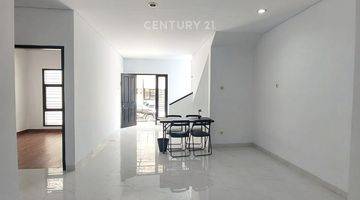 Gambar 2 Rumah Minimalis Di Emerald Town House  7468  