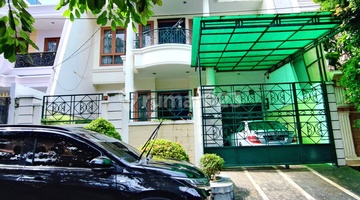 tampak depan rumah cantik di pluit mau