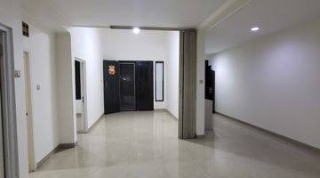 ruang keluarga rumah siap huni baru renovasi