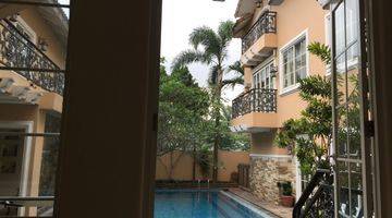 Gambar 2 Dijual Rumah Mewah With Pool Semi Furnish di Lippo Karawaci 