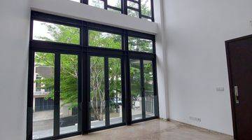 ruang keluarga jual rumah 3 lantai cluster
