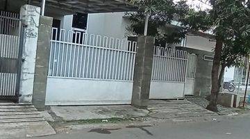 Gambar 1 Rumah dalam komplek Jatiwarna 