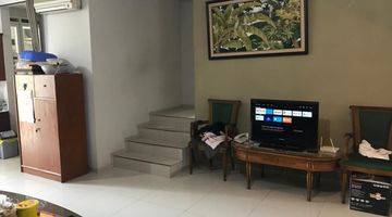 Gambar 4 Rumah 2 Lantai Shm Bagus Dalam Townhouse Nyaman Sejuk Asri