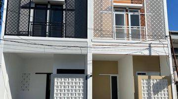 Gambar 1 Rumah 2 Lantai, 990 Jt'an di kelapa dua depok