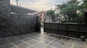 Gambar 5 Rumah 4 Lantai Hoek Bagus Semi Furnished SHM di Taman Villa Meruya, Jakarta Barat