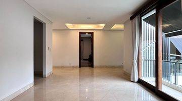 Gambar 1 Pondok Indah Area Exclusive, Jalan Lebar