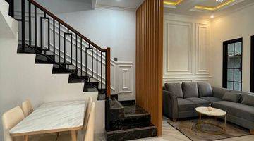 Gambar 4 Rumah 2 Lantai Design Classic Cantik Di Bintaro