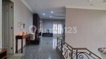 Gambar 3 Dijual rumah bagus ada kolam renang di Intercon