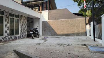 tampak depan di sewakan rumah senopati area