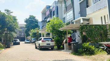 Gambar 4 Kavling Kotak Datar Siap Bangun Row Jalan Lebar Di Cluster Bagus 