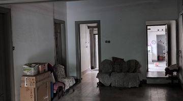 Gambar 1 Rumah Lama Pinggir Jalan Raya Strategis