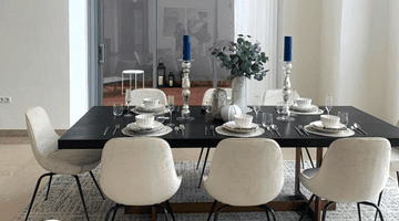 ruang makan penthouse anandamaya residence private lift