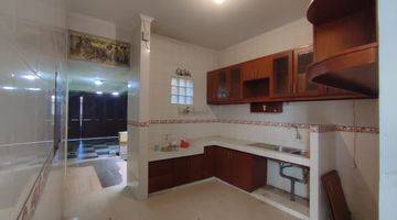 dapur rumah besar dan megah di