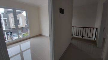 Gambar 2 Rumah 7x12m 2lantai, rapi, minimal 2thn di Rossini, Gading Serpong, Tangerang, Banten.(TL..)