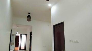 Gambar 1 Rumah Griya Loka Semi Furnished