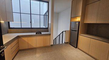 Gambar 5 Dijual Rumah di Bsd City 3 Lantai Semi Furnished