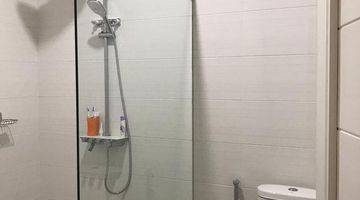 kamar mandi rumah modern minimalis di pusat