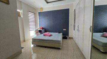 Gambar 5 Dijual Rumah Green Lake City , Hoek Danau , Semi Furnish