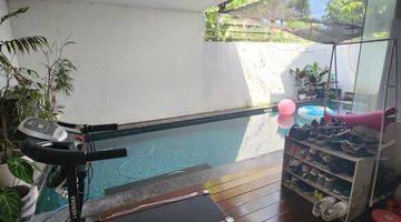 Gambar 3 Forest Mansion. Wiyung, Minimalis, Ada Pool