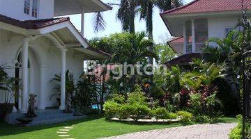 Gambar 5 Rumah besar Colonial style dekat Sanur