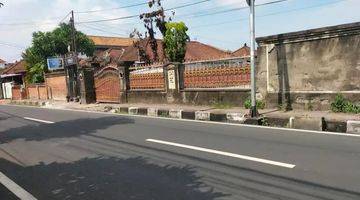 Gambar 5 Tanah dijalan utama letda kajeng yang batu deket renon