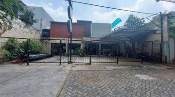 Gambar 3 Dijual Rumah di Keb Baru, Pinggir Jalan Besar. Cocok Untuk Usaha.